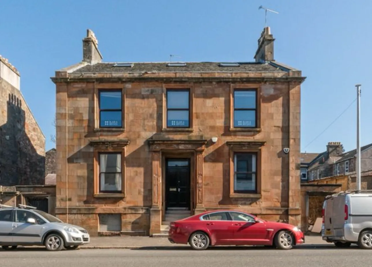 Flat Ardgowan Square in Greenock