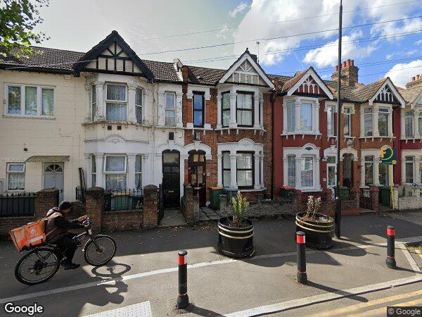 Room Lonsdale Avenue in Greater London
