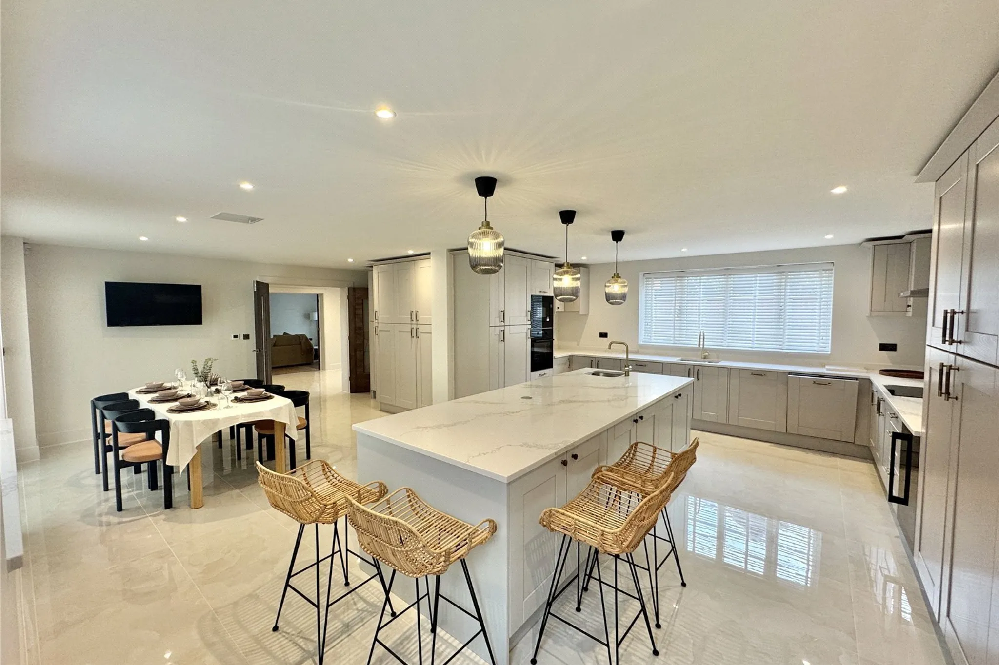House Kendall Hall Farm in Hertsmere