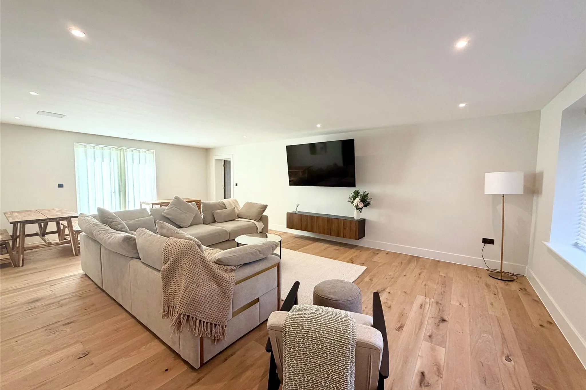 House Kendall Hall Farm in Hertsmere