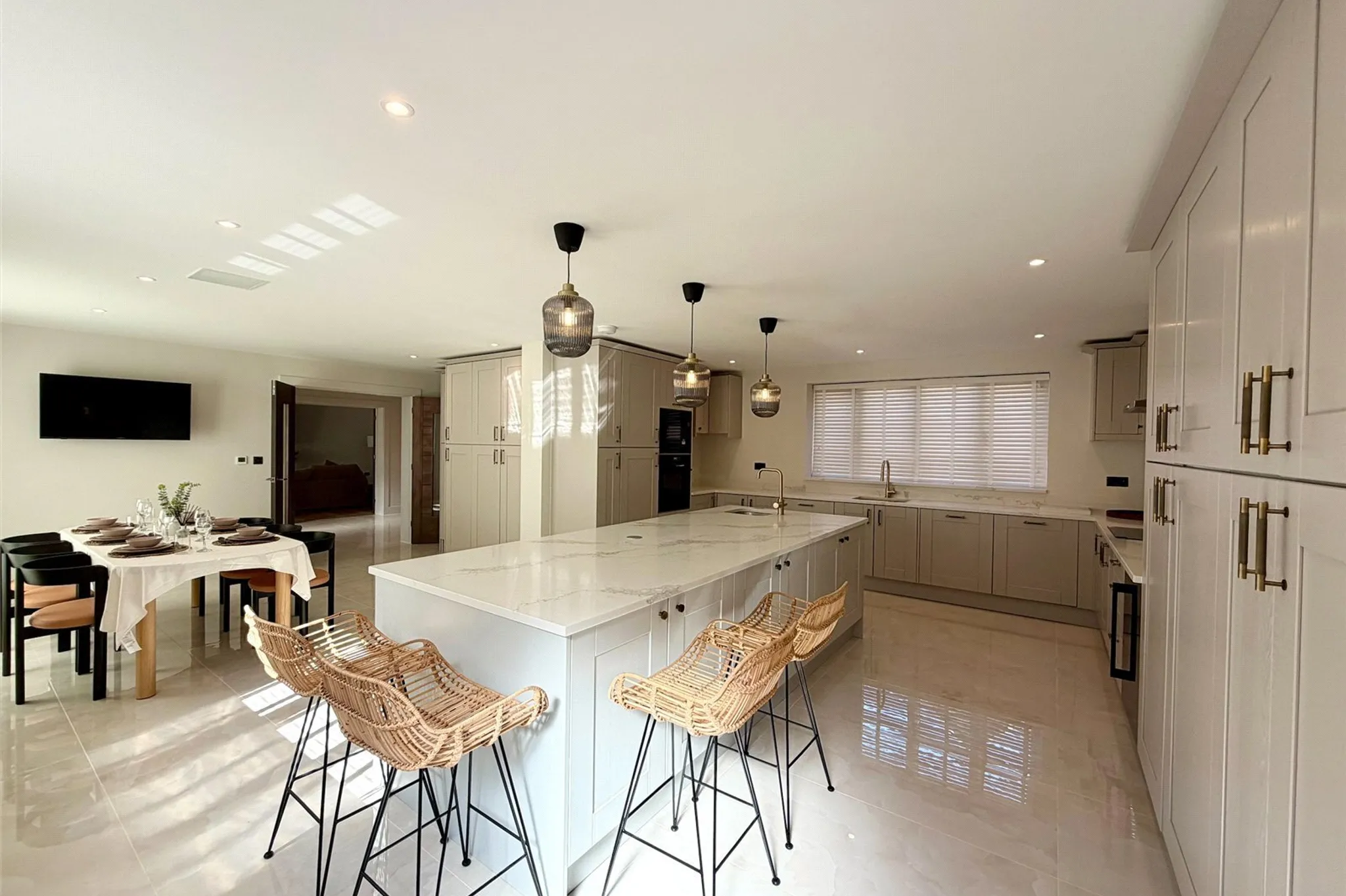 House Kendall Hall Farm in Hertsmere