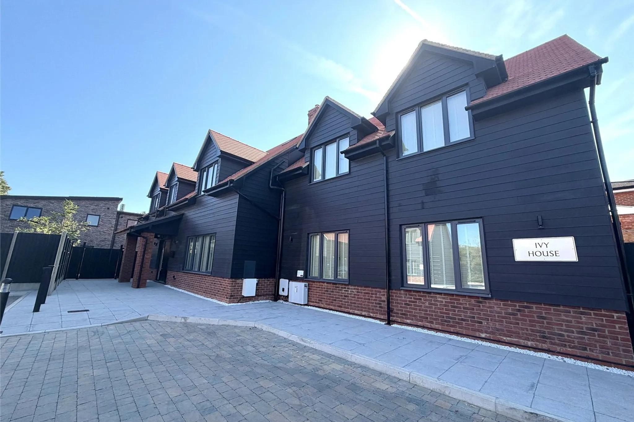 House Kendall Hall Farm in Hertsmere