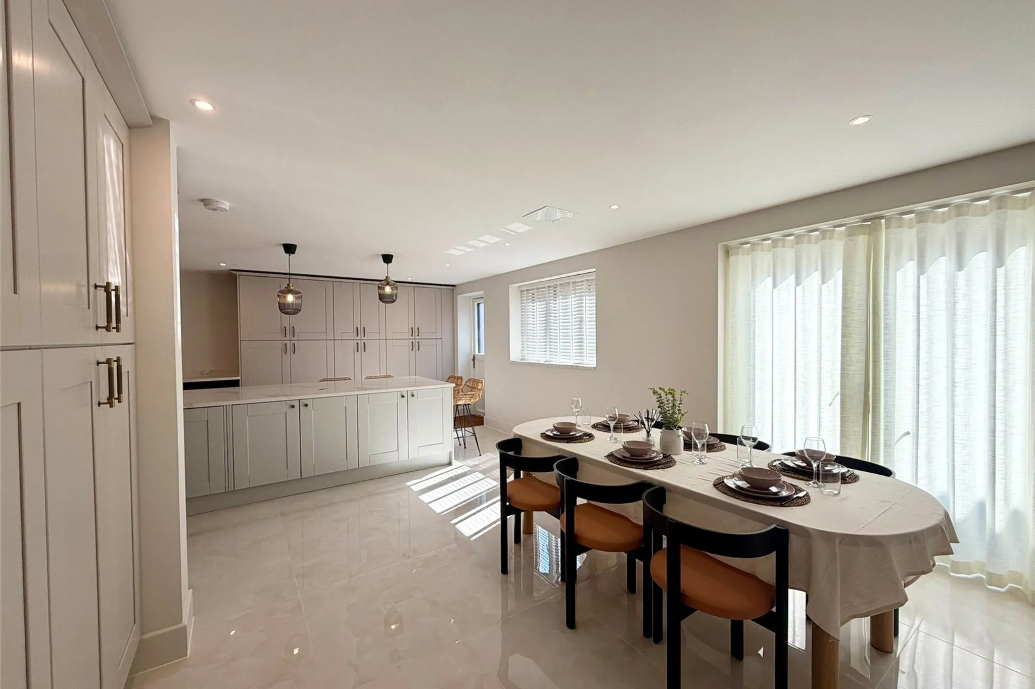 House Kendall Hall Farm in Hertsmere