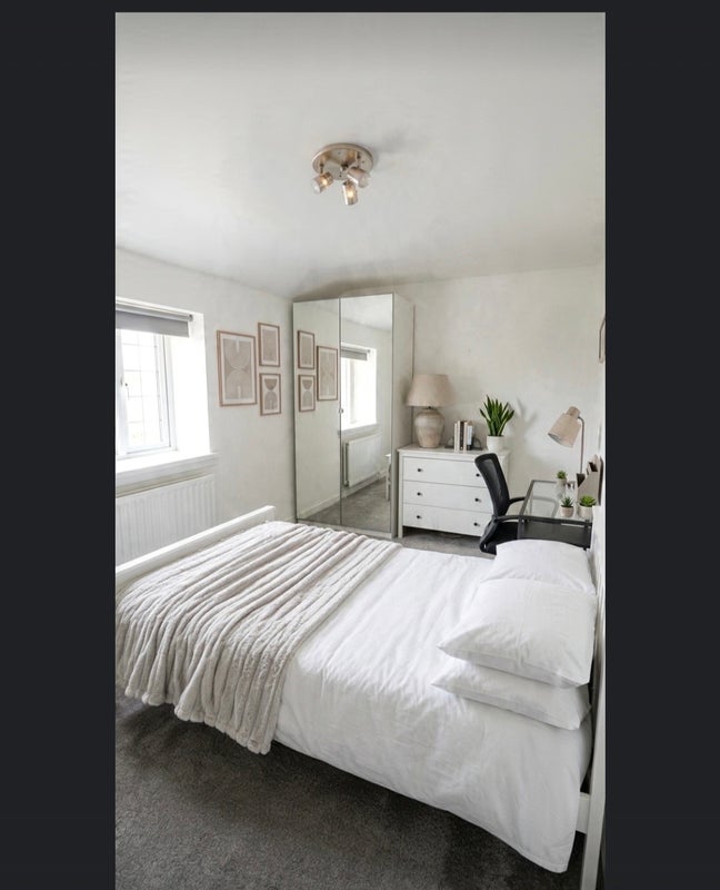 Room Blackamoor Road in Guide