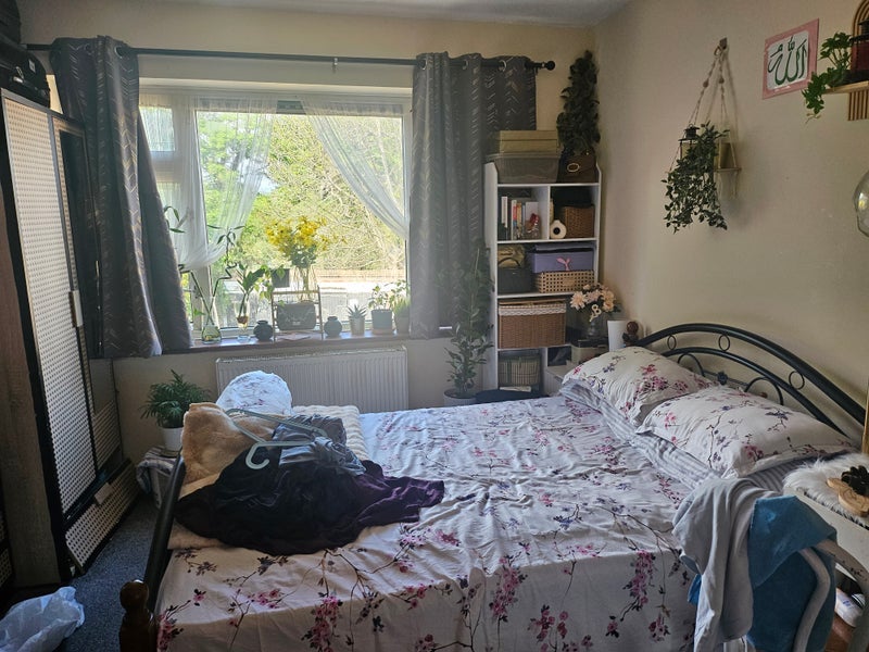 Flat Chobham Road in Greater London