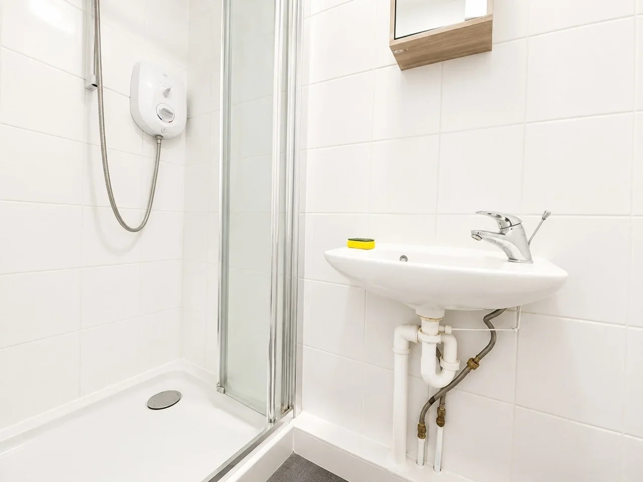Flat Caernarvon Close in Greater London