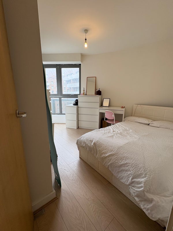Room Victoria Road in Greater London