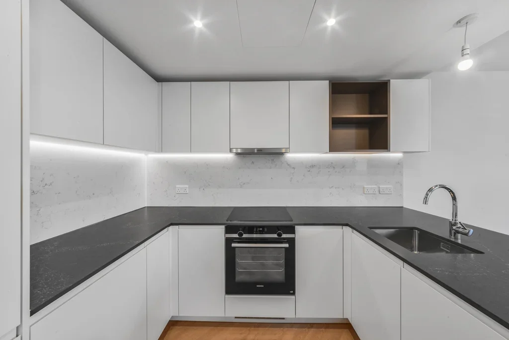 Flat Cold Harbour in Greater London