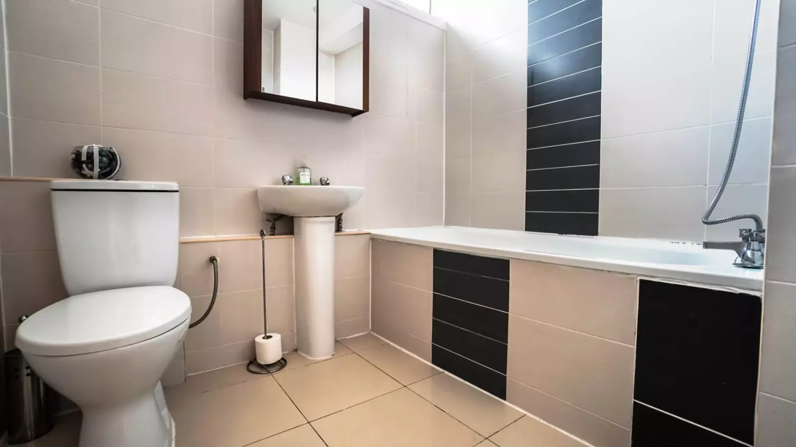 Room Hampson Way in Greater London