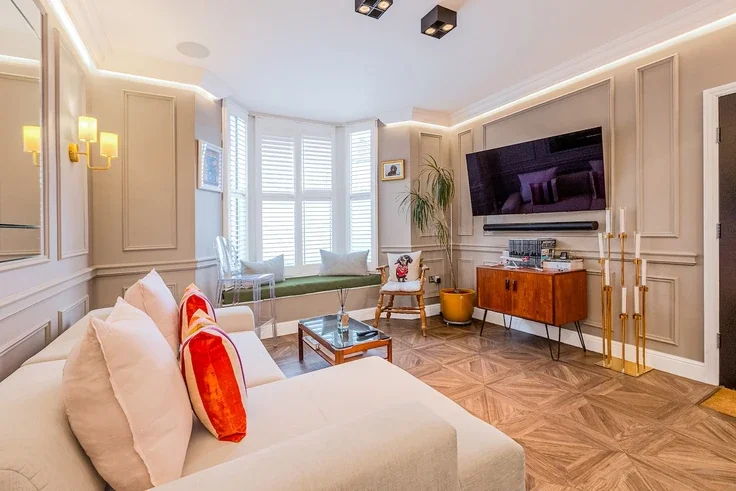 Flat Cranbrook Park in Greater London