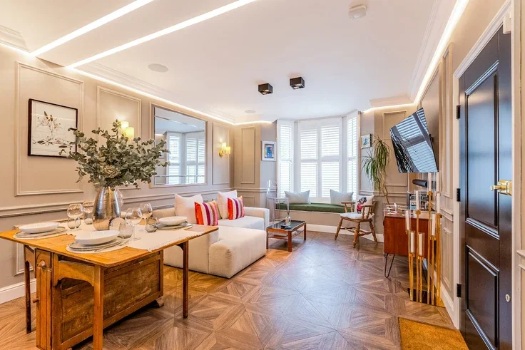 Flat Cranbrook Park in Greater London
