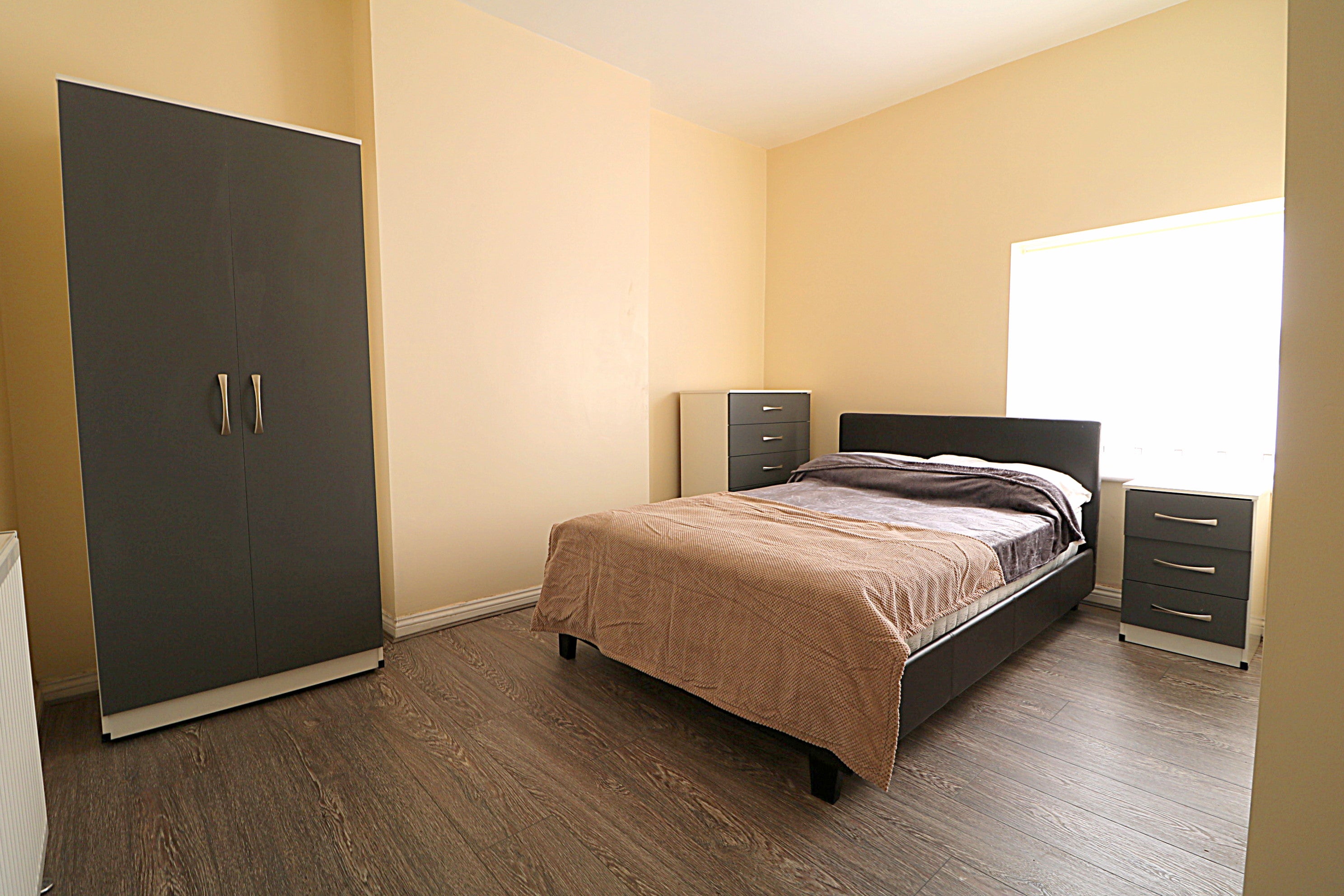 Room Victoria Road in Bedford