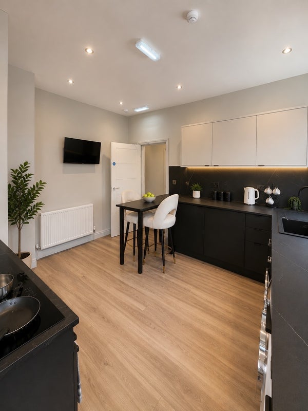 Room Holgate Road in Nottingham