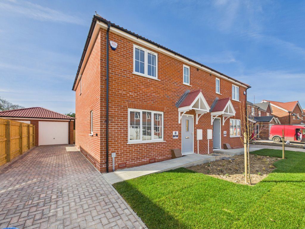 House Longhurst Gardens in Witham Town