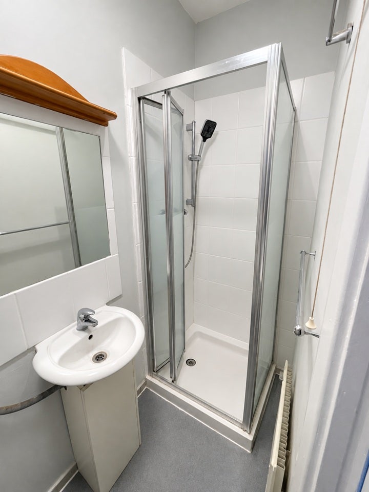 Room Eastcote Avenue in Greater London