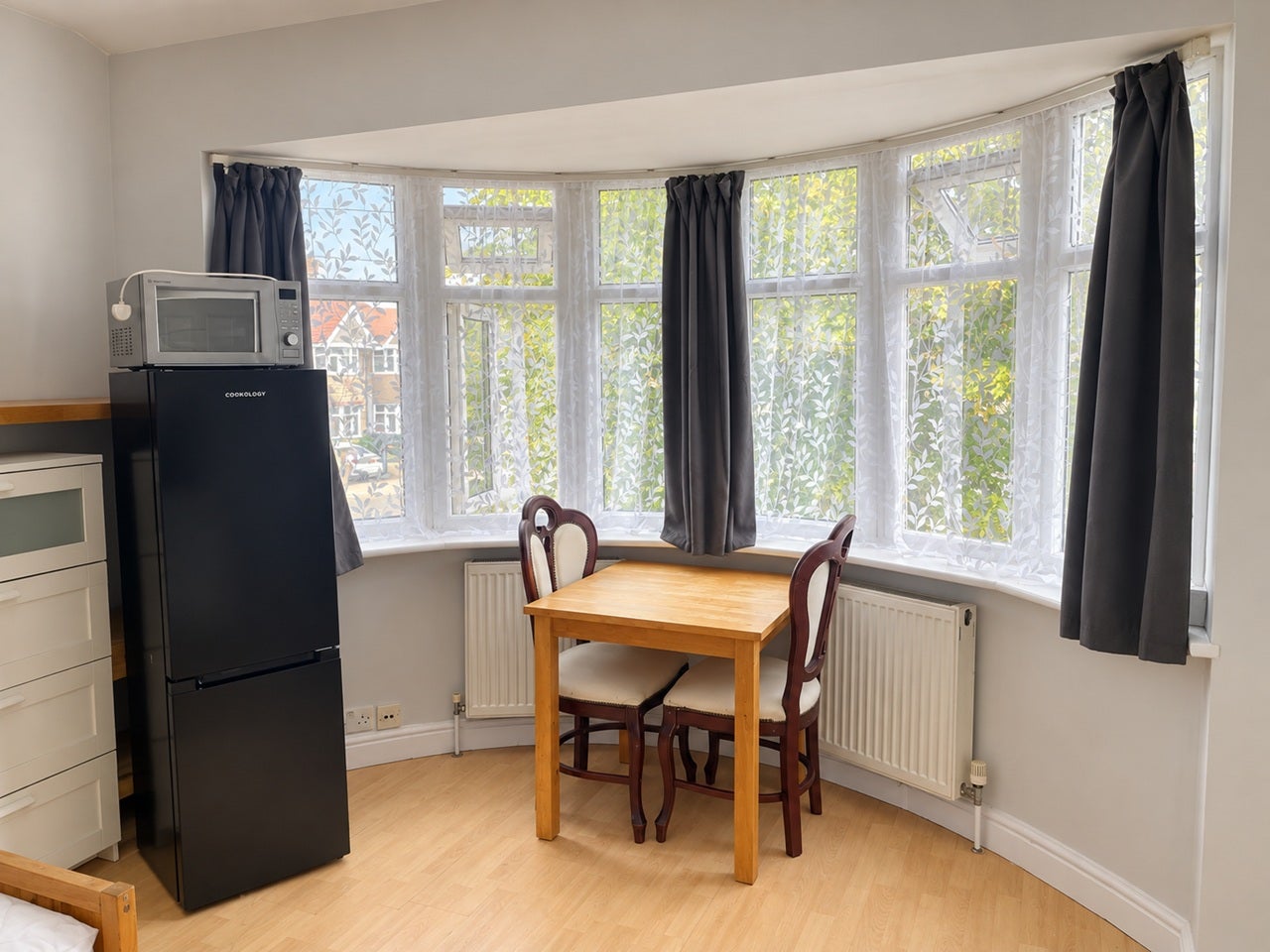 Room Eastcote Avenue in Greater London