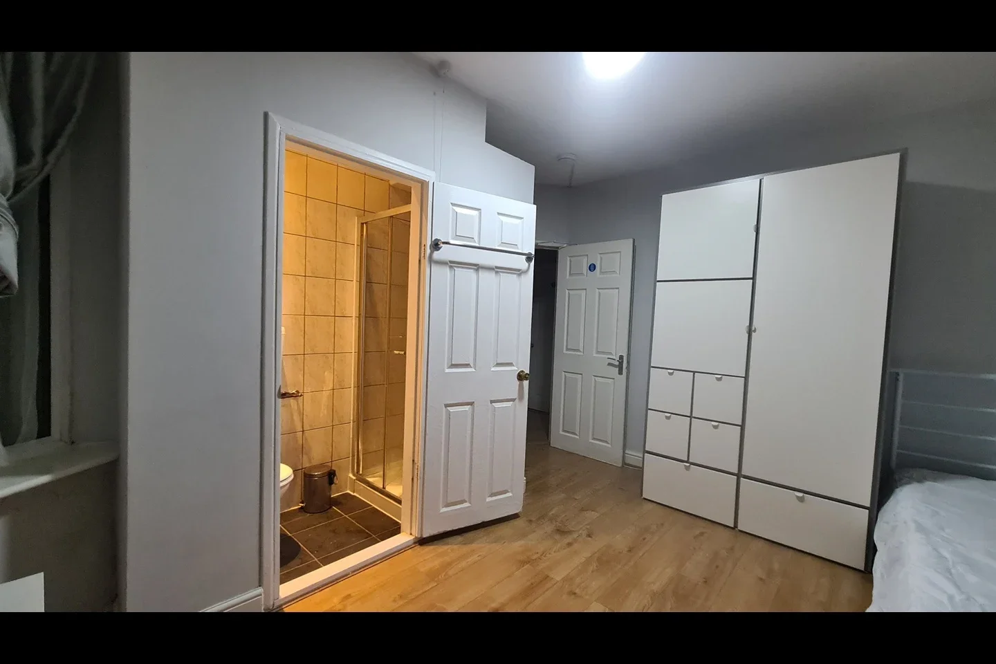 Room Eastcote Avenue in Greater London