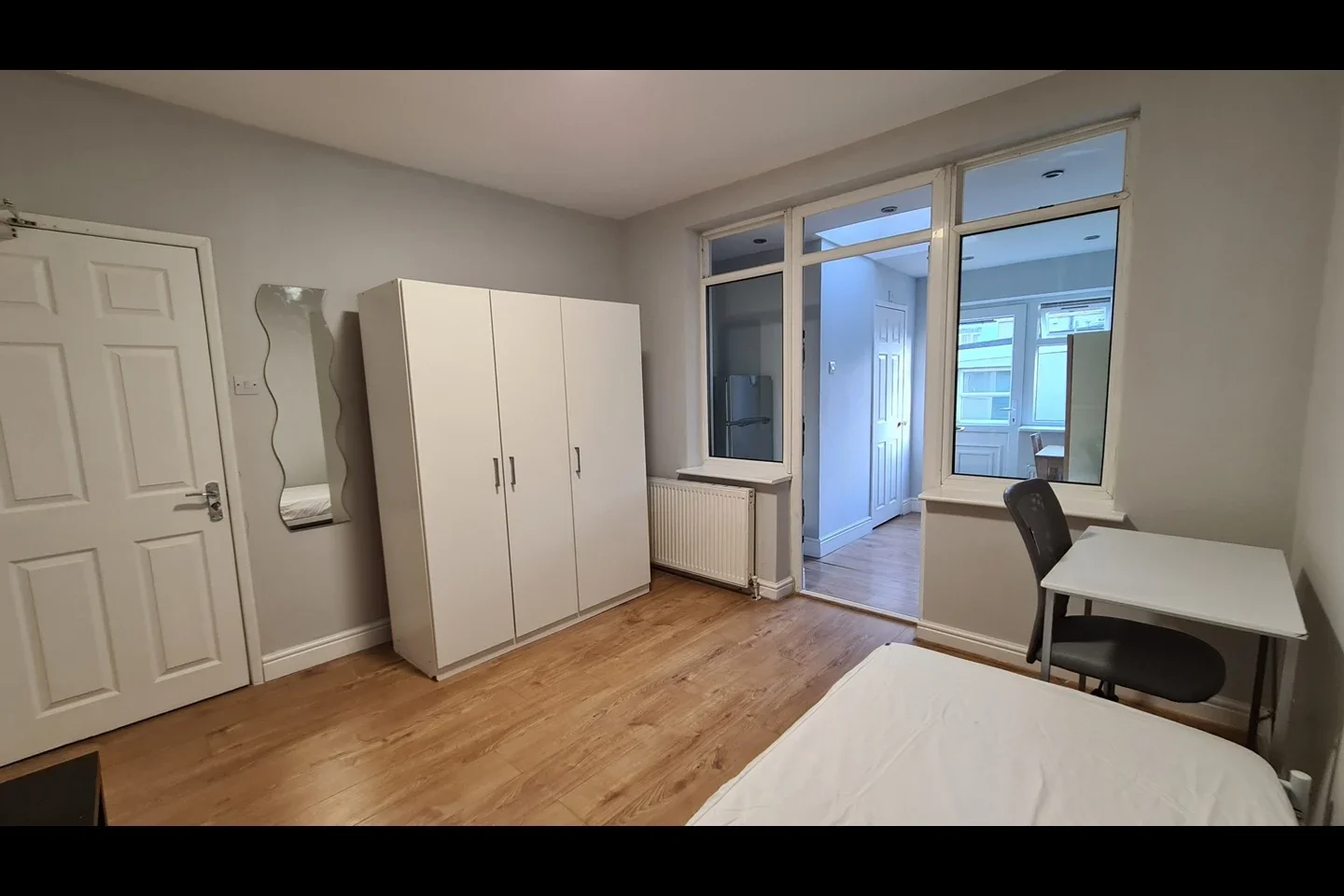 Room Eastcote Avenue in Greater London