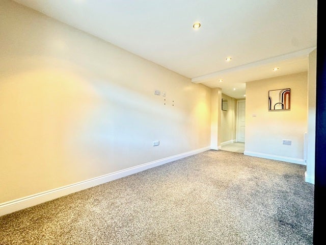 Flat Alford Avenue in Sheffield