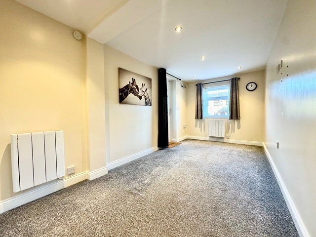 Flat Alford Avenue in Sheffield
