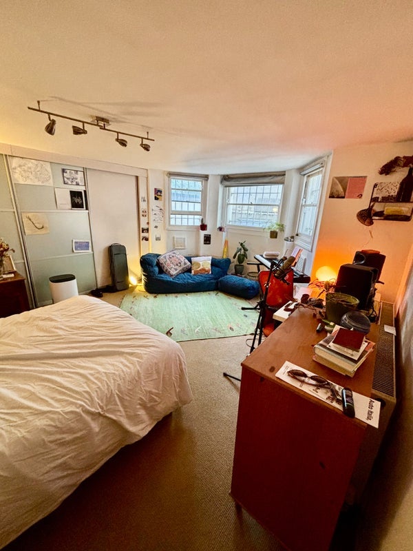 Room Lynmouth Road in Greater London