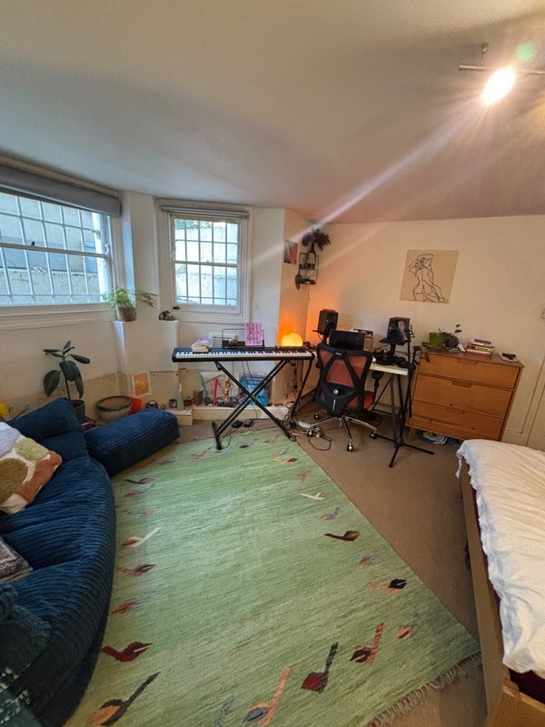 Room Lynmouth Road in Greater London