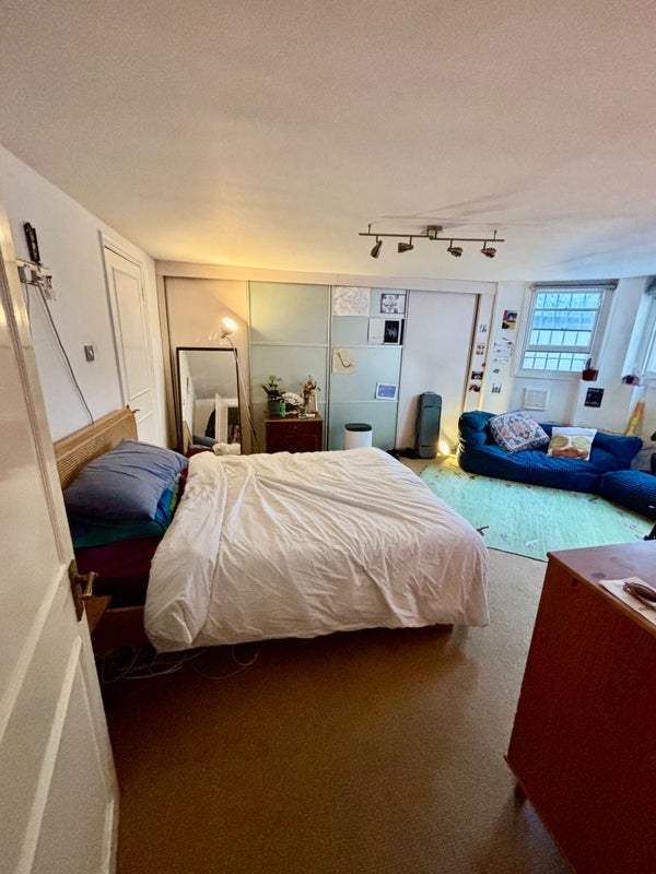 Room Lynmouth Road in Greater London