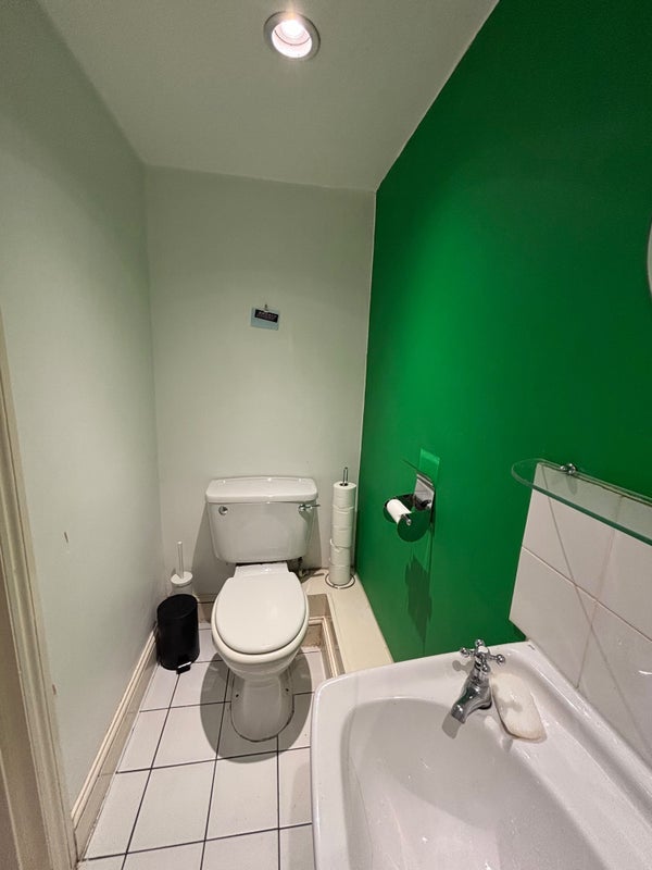 Room Lynmouth Road in Greater London
