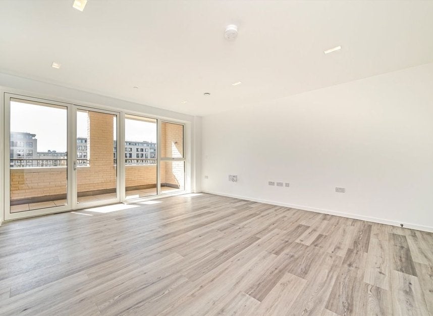 Flat Wornington Road in Greater London