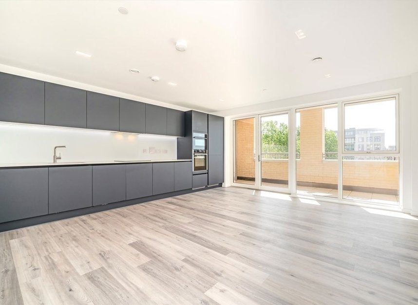 Flat Wornington Road in Greater London