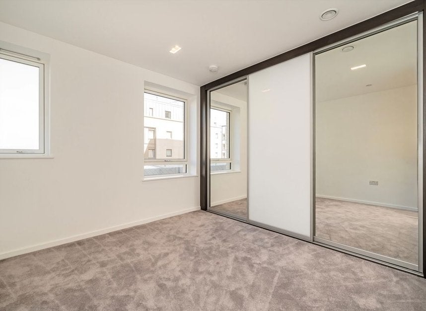 Flat Wornington Road in Greater London