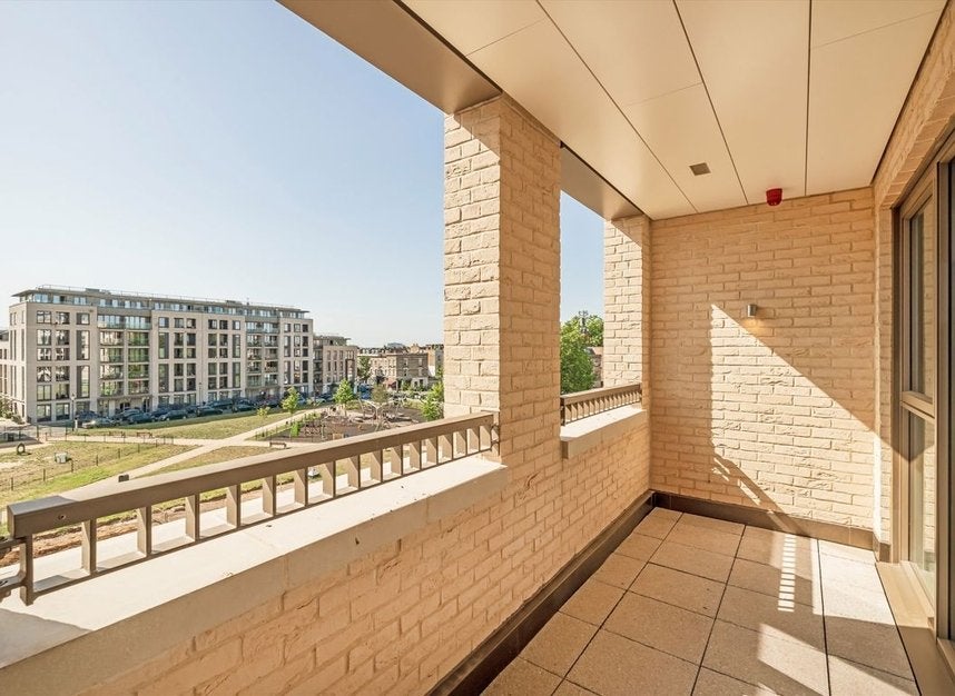 Flat Wornington Road in Greater London