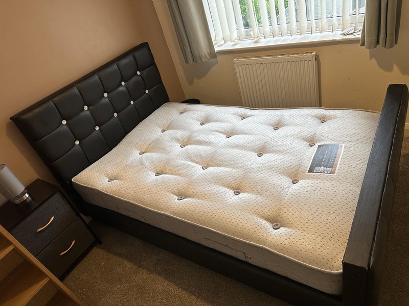 Room Hardfield Road in Middleton