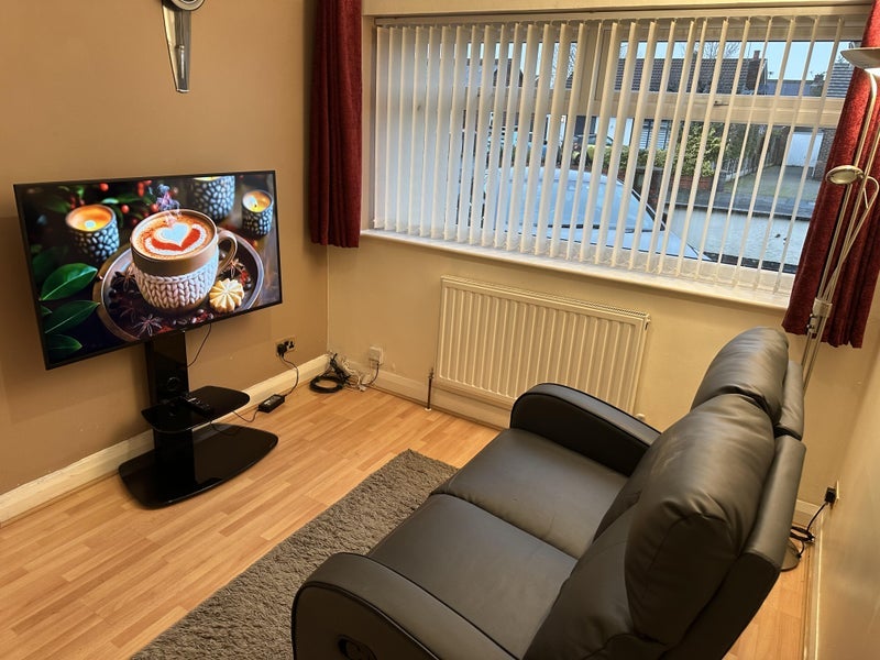 Room Hardfield Road in Middleton
