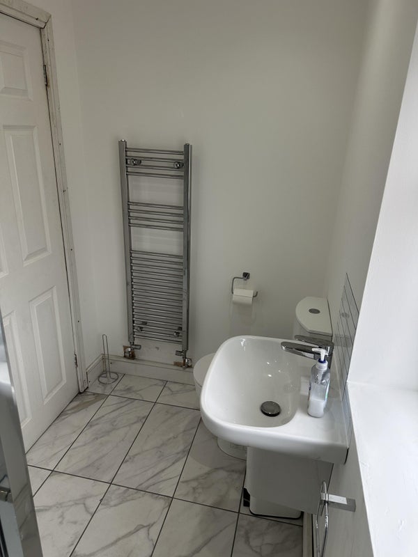 Room Hardfield Road in Middleton