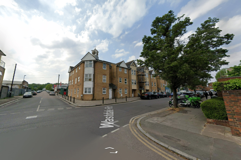 Flat Malham Road in Greater London