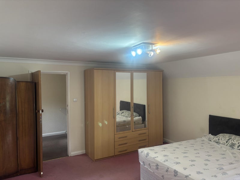 Room Berrington Mews in Slough