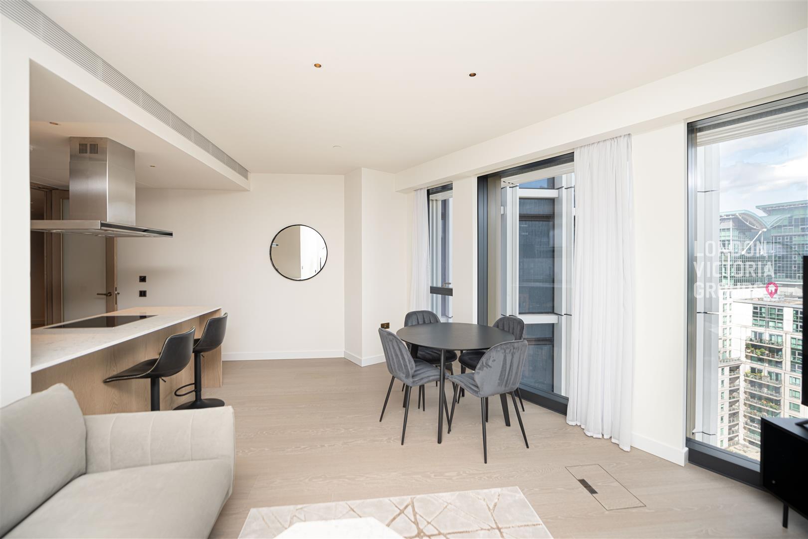 Flat Carnation Way in Greater London