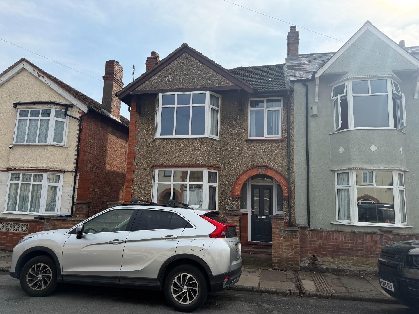 House Delapre Crescent Road in Northampton