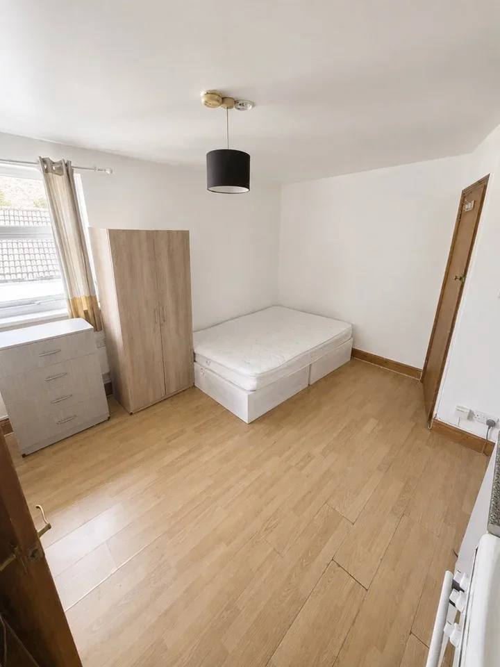 Flat Bradbury Street in Greater London