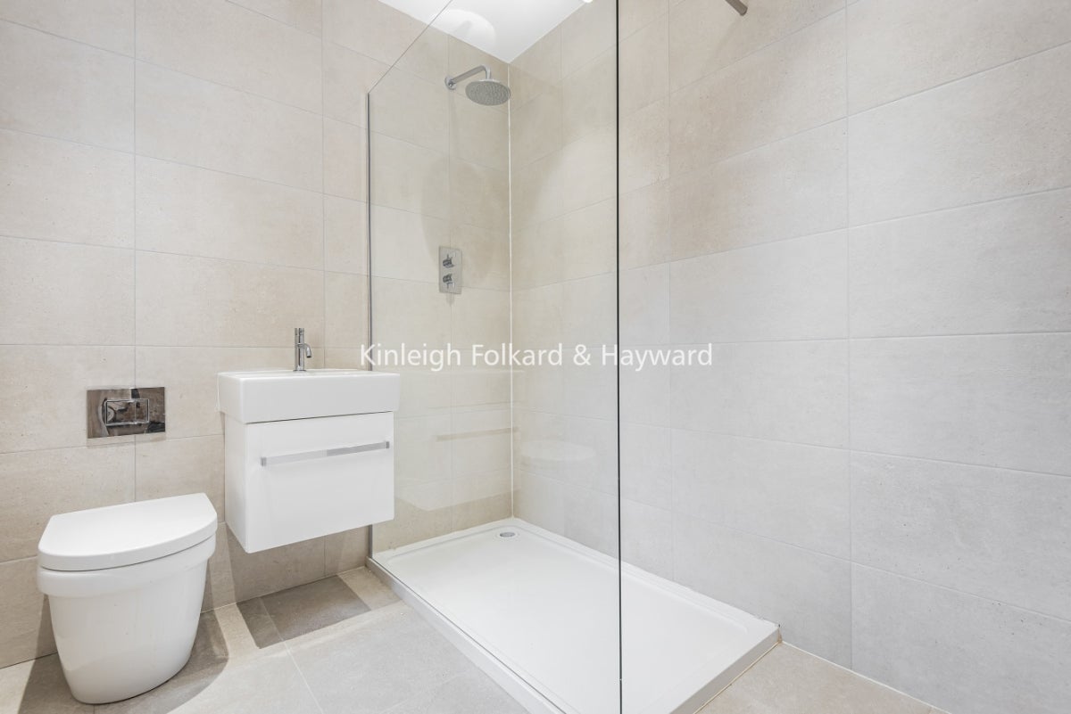 Flat Walworth Place in Greater London