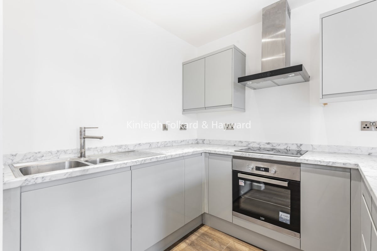 Flat Walworth Place in Greater London