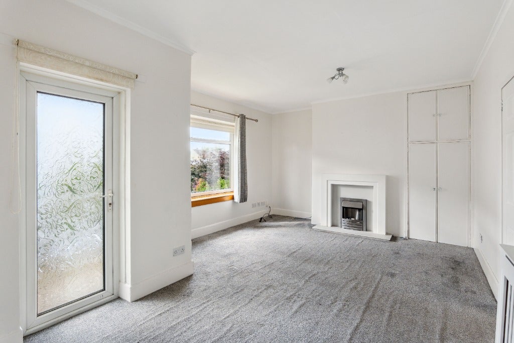 Flat Lochlea Road in Glasgow