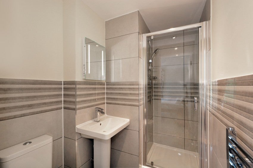 Flat Woodland Crescent in Greater London
