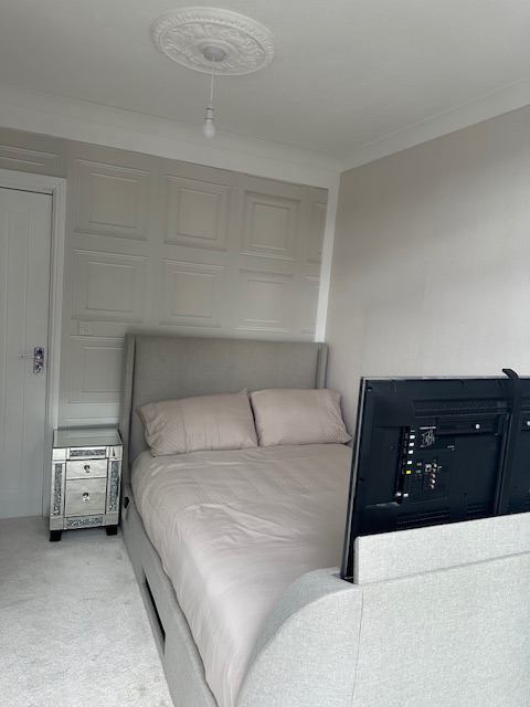 Room Ivy House Road in Sandwell