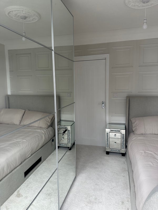 Room Ivy House Road in Sandwell