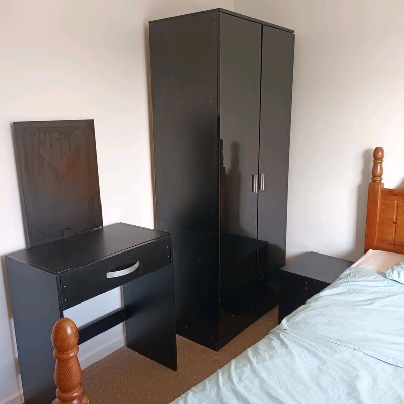 Room Binstead Close in Crawley