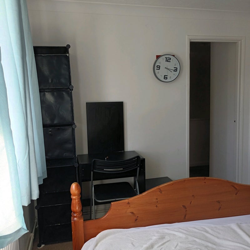 Room Binstead Close in Crawley