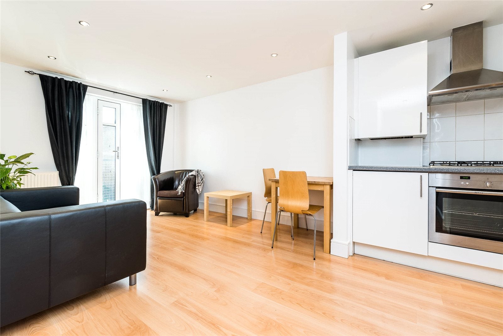 Flat Sandringham Road in Greater London