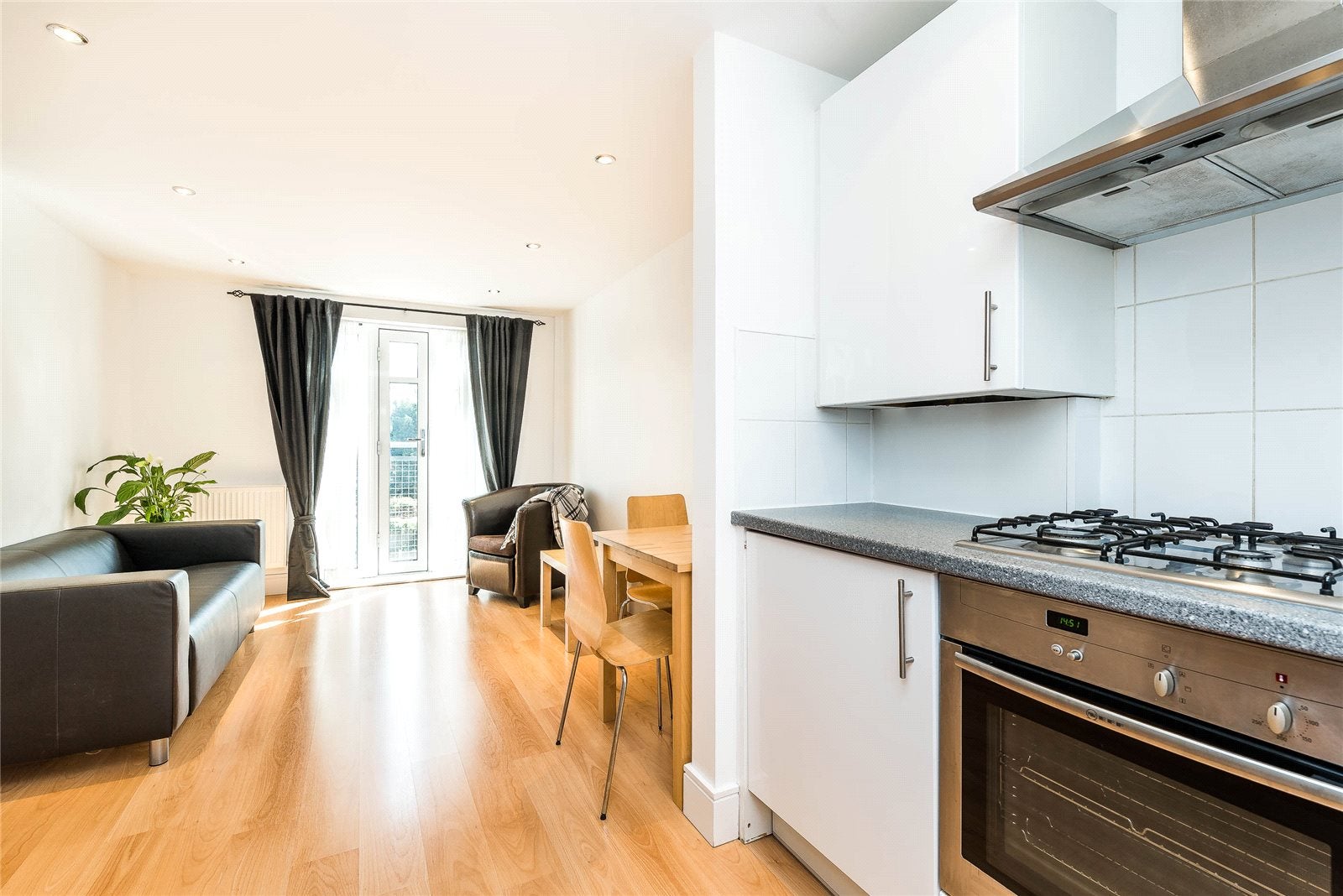 Flat Sandringham Road in Greater London